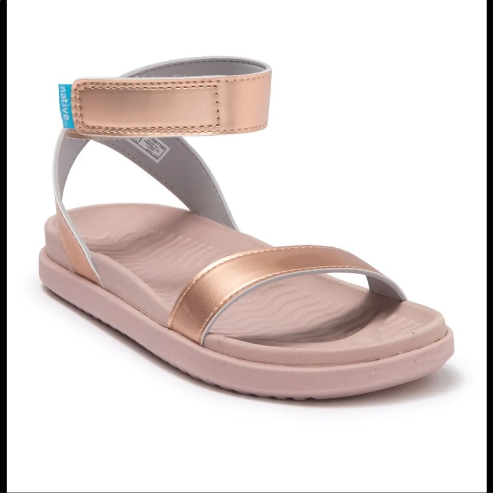 Native shoes NWT Juliet metallic sandals in chameleon  pink (rose gold)